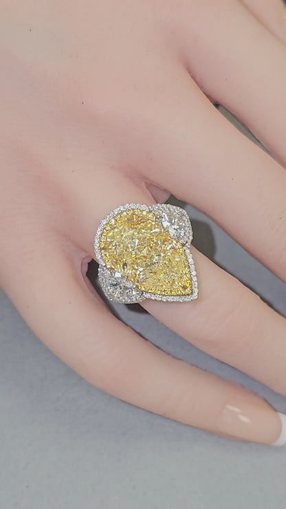 10.01ct Pear Shape, Fancy Light Yellow Diamond Ring, VS1 - GIA